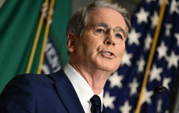 Iran Bessent Fuori dal sistema del dollaro Usa chi ricicla denaro per conto di Teheran 364x230