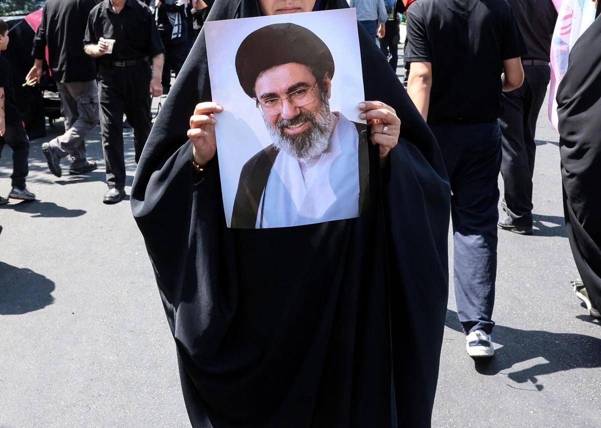 Iran, media: "Mojtaba Khamenei in condizioni critiche, potrebbe essere in punto di morte"