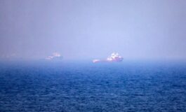 Iran petroliera colpita in stretto Hormuz. Teheran agli Usa Guerrafondai. Nuovi attacchi Piano di risposta e pronto 265x160