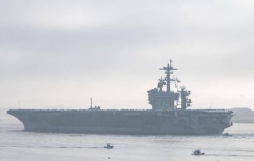 Iran portaerei Lincoln allo stremo equipaggio vicino a perdere la testa tra cibo scarso e turni massacranti 364x230