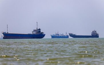 Iran rassicura Non cerchiamo la guerra. Vicino accordo con Oman su traffico marittimo a Hormuz 364x230