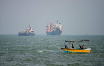 Iran tre nodi bloccano laccordo per la riapertura di Hormuz 364x230