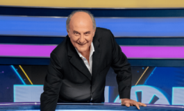 La Ruota della Fortuna festeggia i 70 anni di Gerry Scotti oggi puntata speciale 265x160