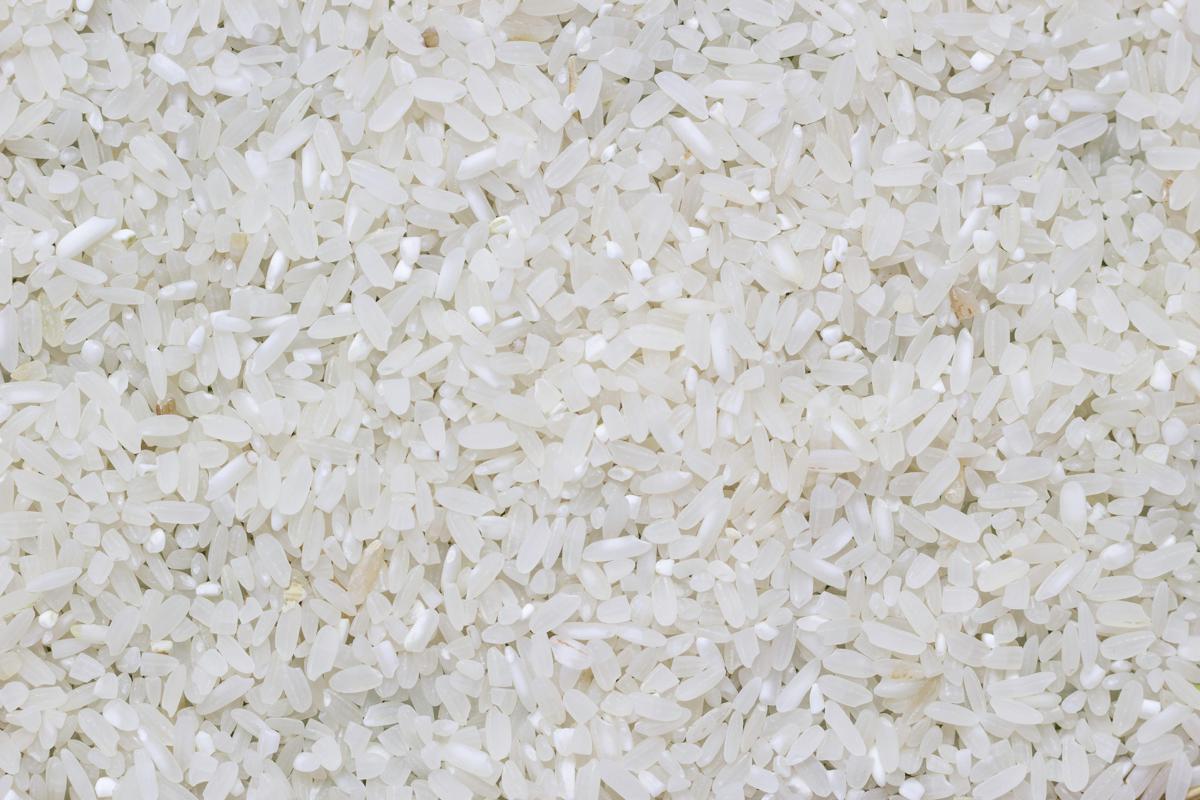 La 'nuova' ricetta per il riso in bianco: "Non si cuoce con l'acqua..."