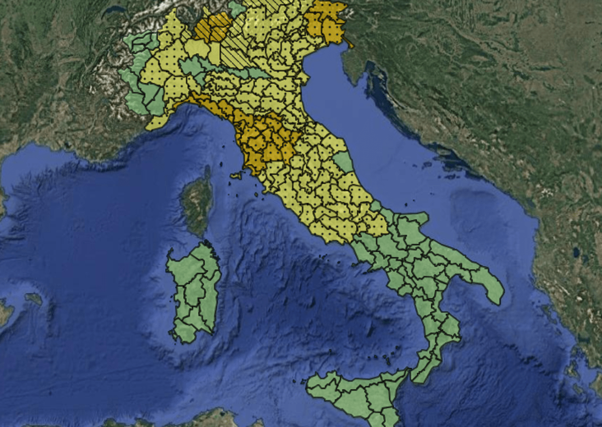 Maltempo, allerta meteo arancione e gialla per temporali venerdì 21 agosto: la mappa delle 10 regioni a rischio