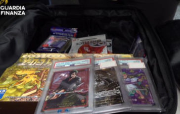 Maxi sequestro a Malpensa bloccato viaggiatore con 605 carte da collezione Pokemon e One Piece valgono 27mila euro 364x230