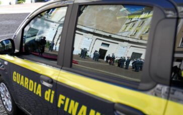 Maxi sequestro di giocattoli contraffatti oltre 935mila prodotti irregolari denunciato imprenditore 364x230
