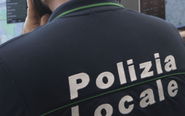 Milano agenti polizia locale commissaria ai domiciliari restano in carcere gli altri 4 364x230