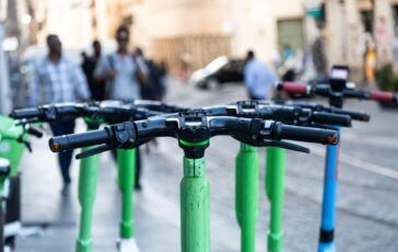 Monopattini e bike in sharing a Roma multa Antitrust per 2675 milioni di euro Hanno ostacolato corse gratis 364x230
