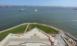 New York barca si ribalta a Liberty Island morti una donna e un neonato 265x160