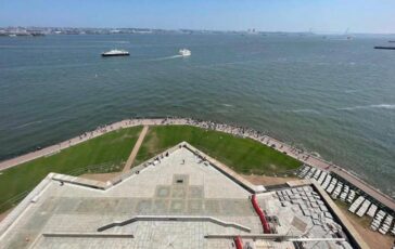New York barca si ribalta a Liberty Island morti una donna e un neonato 364x230