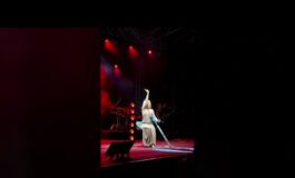 Noemi sul palco con le stampelle Mi e mancato cantare 265x160