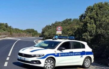 Ostia investe ciclista sulla via Litoranea e fugge denunciato 51enne 364x230