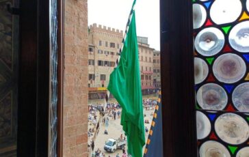 Palio di Siena esposta bandiera verde rinviato a domani per maltempo 364x230