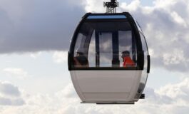 Paura in Francia cabina funivia urta una gru a Alpe dHuez 23 feriti 265x160