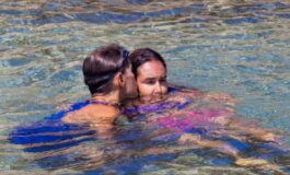 Pier Silvio Berlusconi si gode le vacanze in Corsica con Silvia Toffanin e i figli 265x160