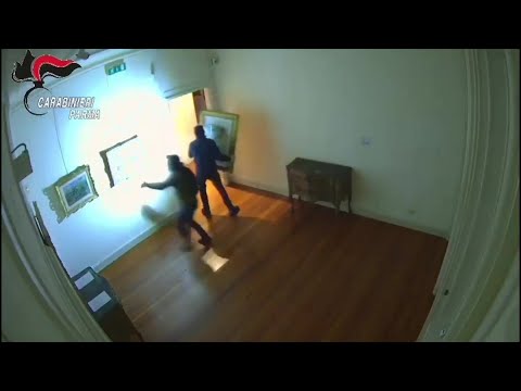 Quadri di Cezanne, Renoir e Matisse rubati a Parma, il video dei ladri all'opera