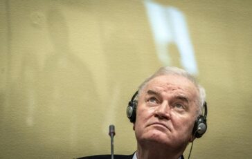 Ratko Mladic morto allAja la Serbia Avra tutti gli onori militari e di Stato 364x230