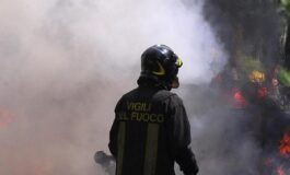 Roma incendio a Tor di Valle chiuso tratto della via del Mare verso Ostia. Deviazioni e lunghe code 265x160