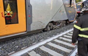 Roma mucche su binari treno deraglia vicino a stazione di Piana Bella a Montelibretti nessun ferito 364x230
