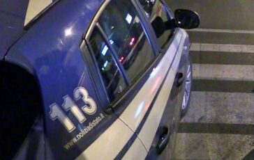 Roma rissa con spray urticante e bottiglie di vetro a Trastevere tra 15 ragazzi tre in manette 364x230