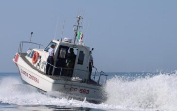 Savona coppia in difficolta in acqua ad Andora bagnino si tuffa per salvarli ma muore insieme alluomo 364x230