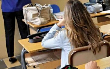 Scuola tra Ai metal detector psicologo gratis e latino alle medie le novita per il 202627 364x230