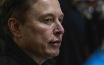Space X un razzo di Elon Musk sta per schiantarsi sulla Luna 364x230