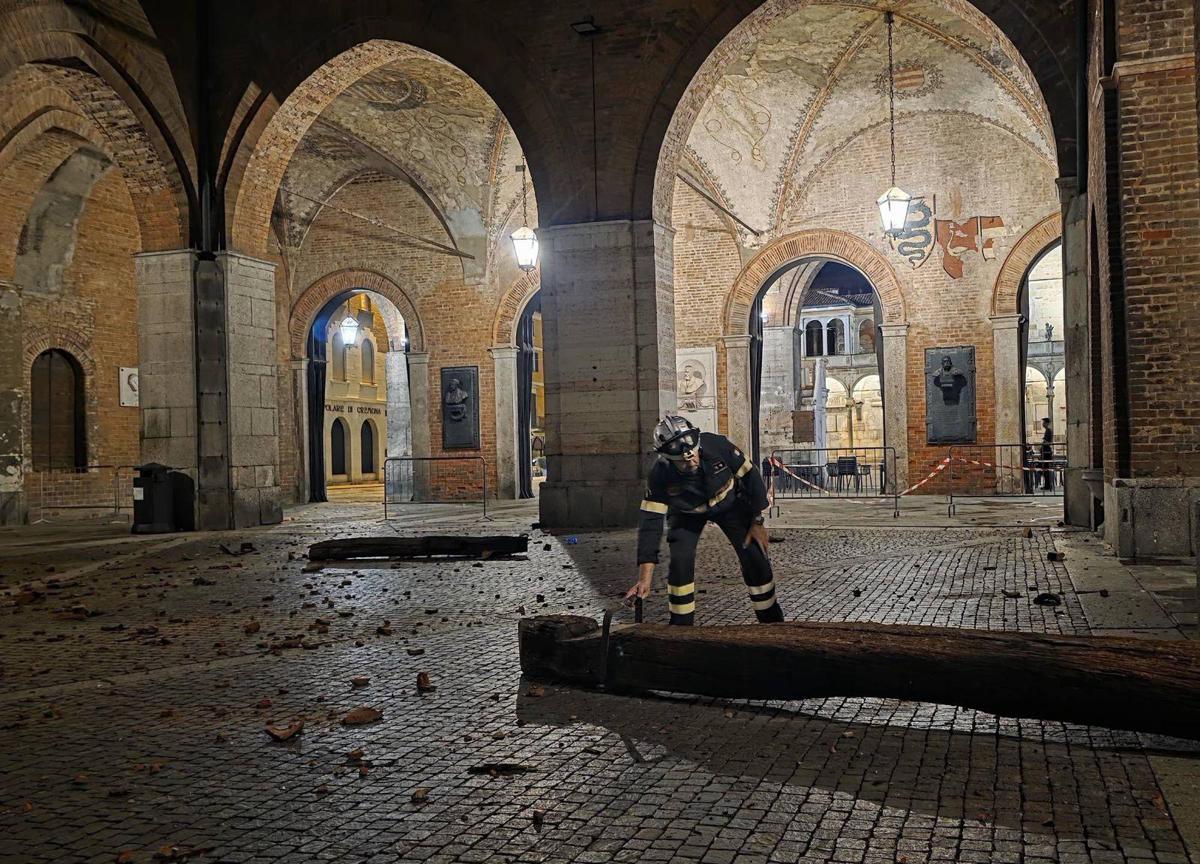 Tromba d'aria a Cremona, alberi e rami pericolanti: oltre 500 interventi di soccorso urgenti