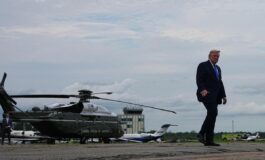 Trump paura in volo rischio collisione tra elicottero del presidente e aereo 265x160