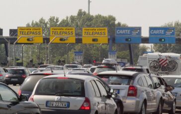 Tutti in viaggio primo weekend da bollino nero oltre 26 milioni di auto sulle strade 364x230