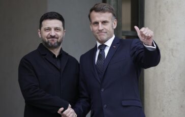 Ucraina Macron sente Zelensky Orrore per raid russi presto nuovi intercettori a Kiev 364x230