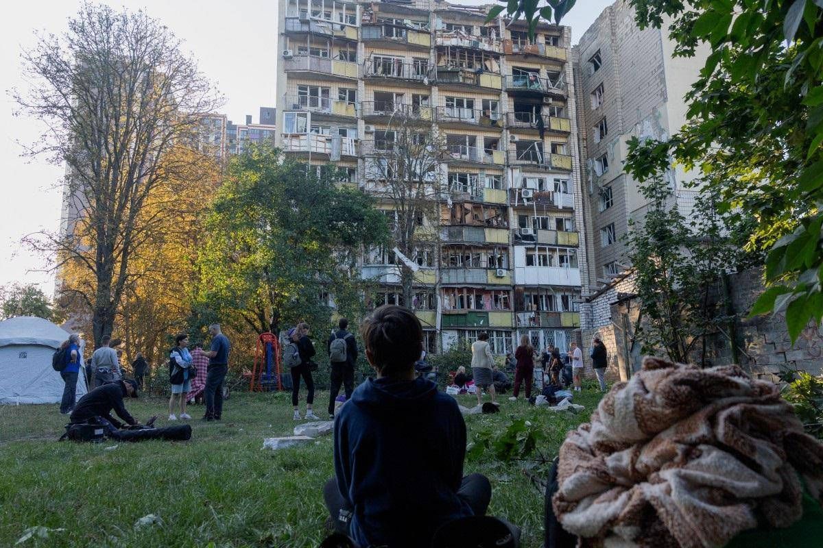 Ucraina, Mosca bombarda Kiev e aree circostanti: 9 morti. Polonia in allerta fa decollare aerei militari