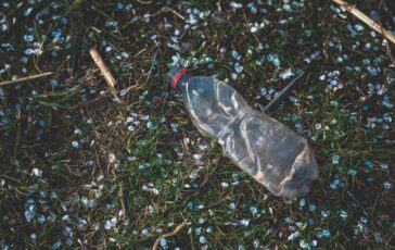Una bottiglia incastrata nella ruota il nuovo metodo dei ladri di auto 364x230