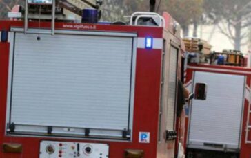 Vasto incendio a Piana del Sole chiusa la Roma Fiumicino 364x230