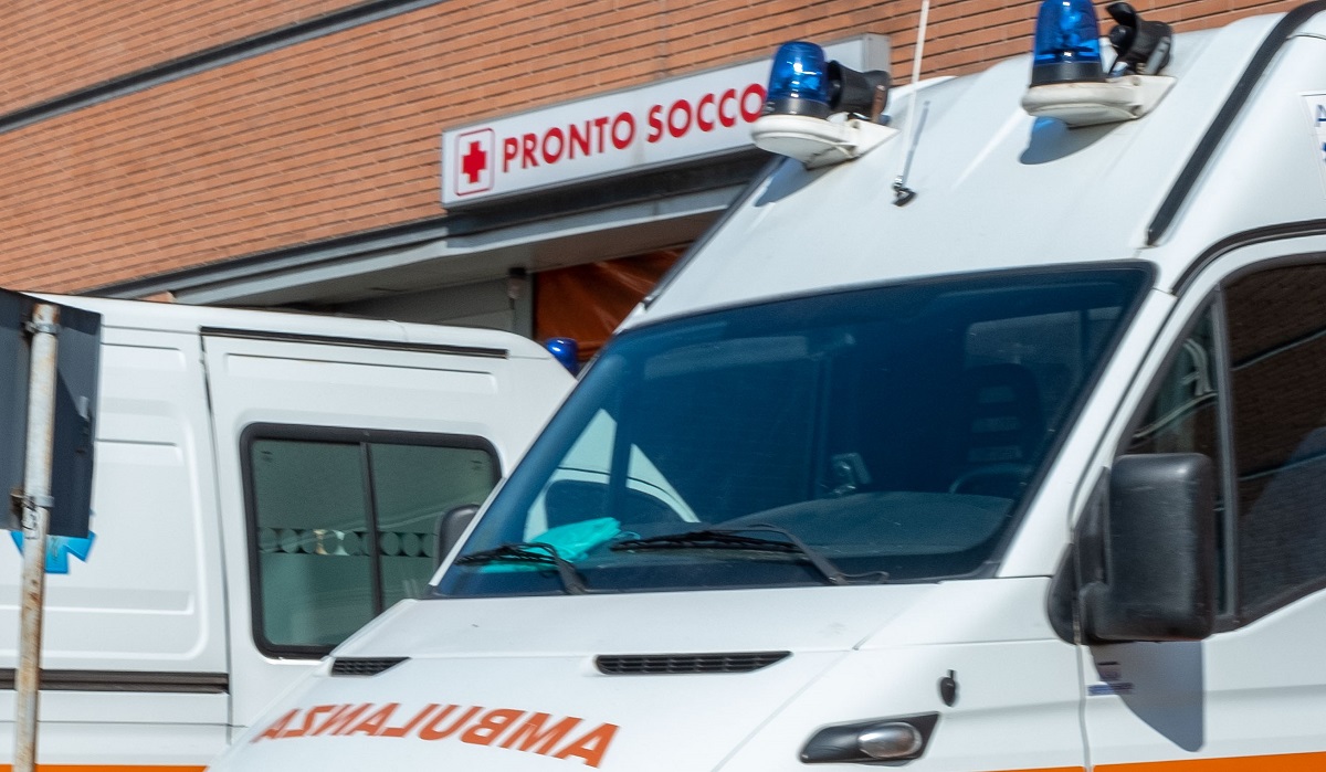 https://static.adhubmedia.com/notizie_it/wp-content/uploads/2026/08/accetta-un-passaggio-da-una-conoscente-lauto-si-schianta-contro-un-muro-camilla-6e719838.jpg