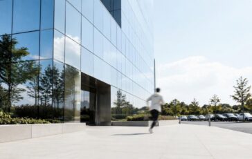 Addio di Leonardo Maria Del Vecchio a EssilorLuxottica: le ragioni dietro la decisione