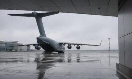 Aereo militare Usa a Mosca: perché il C-17 è atterrato a Vnukovo?