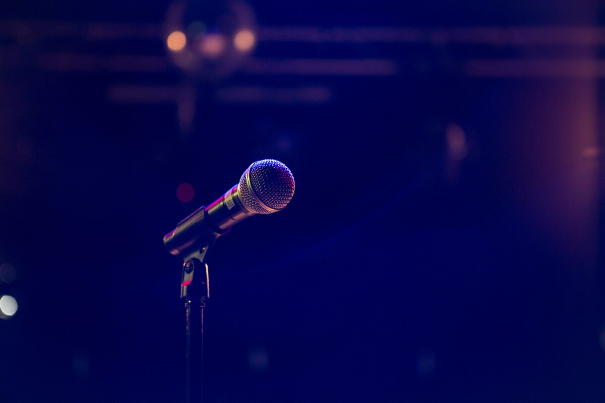 https://static.adhubmedia.com/notizie_it/wp-content/uploads/2026/08/ansia-per-francesco-gabbani-malore-e-lascia-il-palco-a9fdfeda.jpg