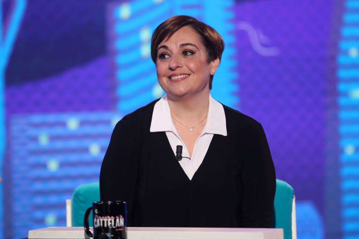 https://static.adhubmedia.com/notizie_it/wp-content/uploads/2026/08/benedetta-rossi-torna-sui-social-dopo-ladozione-il-dolce-scatto-con-le-due-figli-d5b4fe1e.jpg
