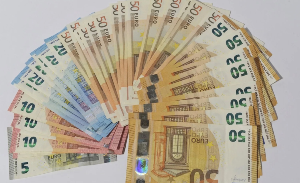 https://static.adhubmedia.com/notizie_it/wp-content/uploads/2026/08/bollo-auto-nuove-regole-cosa-cambia-e-da-quando-ee8b8a57.jpg