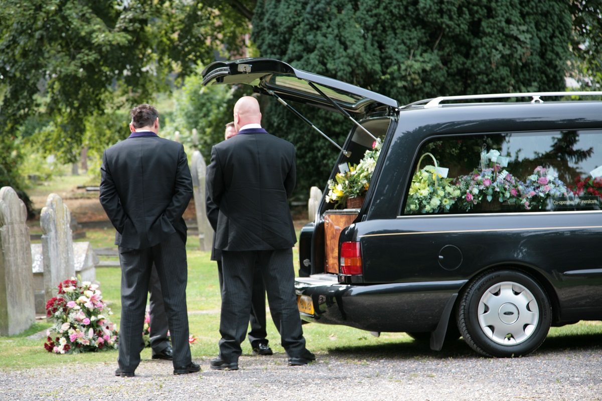https://static.adhubmedia.com/notizie_it/wp-content/uploads/2026/08/bordighera-si-ferma-per-beatrice-oggi-i-funerali-la-madre-non-sara-presente-abe06f16.jpg