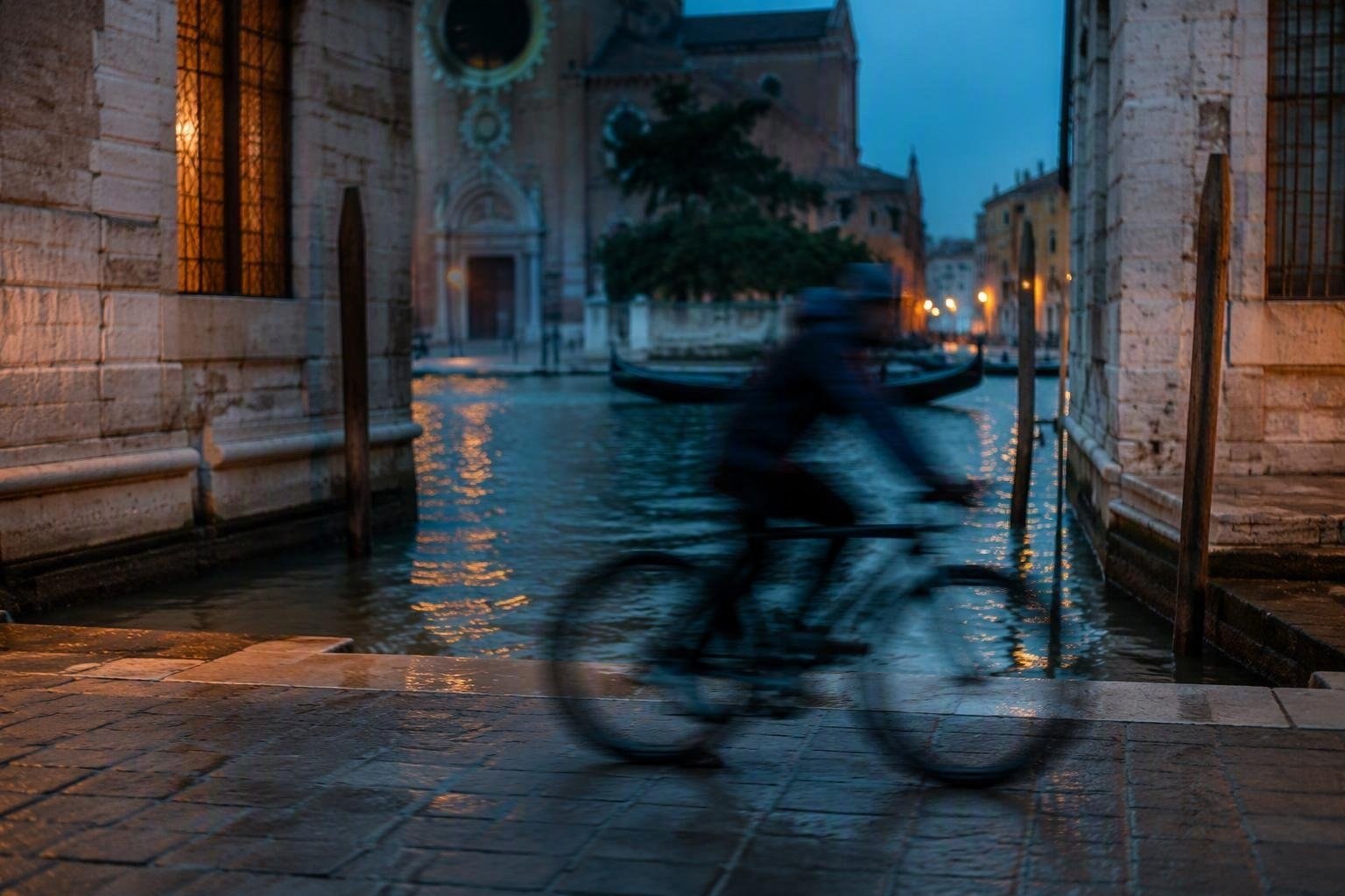 https://static.adhubmedia.com/notizie_it/wp-content/uploads/2026/08/borseggiatore-veneziano-deruba-anziani-e-muore-improvvisamente-az-1787754424.jpg