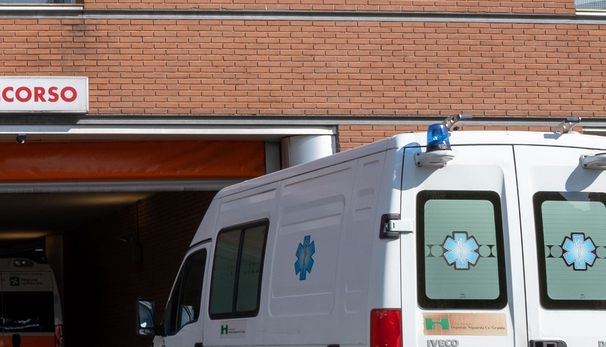 https://static.adhubmedia.com/notizie_it/wp-content/uploads/2026/08/camion-si-ribalta-in-autostrada-e-perde-il-carico-di-pomodori-316e9c82.jpg