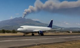 Cenere vulcanica dell'Etna: disagi ai voli e dirottamenti negli aeroporti siciliani