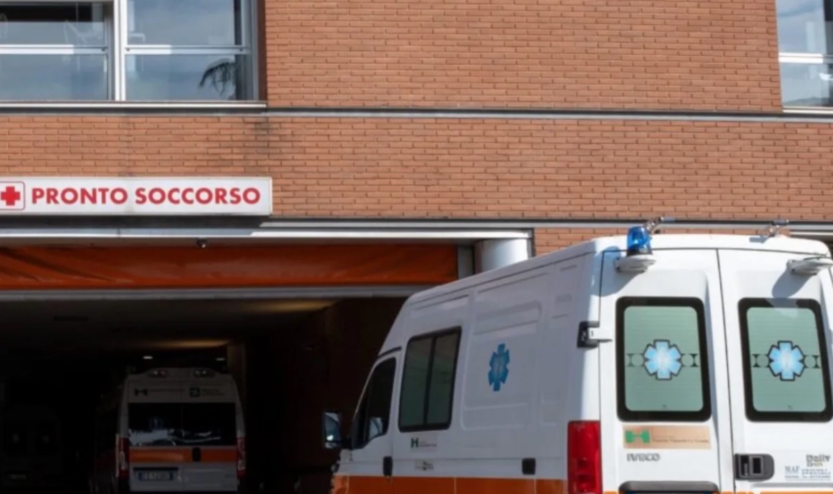 https://static.adhubmedia.com/notizie_it/wp-content/uploads/2026/08/cosenza-rissa-fuori-da-una-discoteca-34enne-muore-in-ospedale-0c49f9ba.jpg