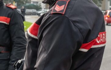 Spara alla ex compagna e tenta di suicidarsi