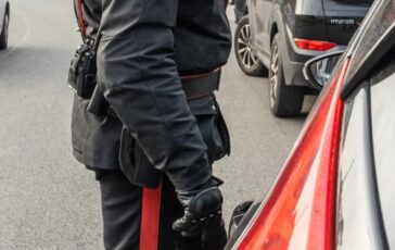 Donna morta davanti all'ospedale: potrebbe essere stata picchiata