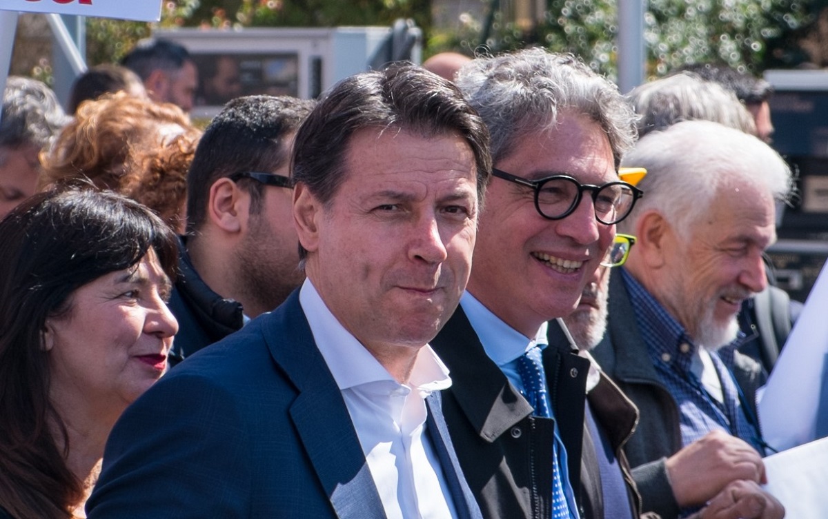 https://static.adhubmedia.com/notizie_it/wp-content/uploads/2026/08/elly-schlein-e-giuseppe-conte-pranzo-insieme-lannuncio-politico-1941c4b5.jpg