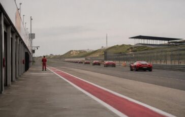Ferrari e Hamilton: la strategia fallita e le critiche al muretto
